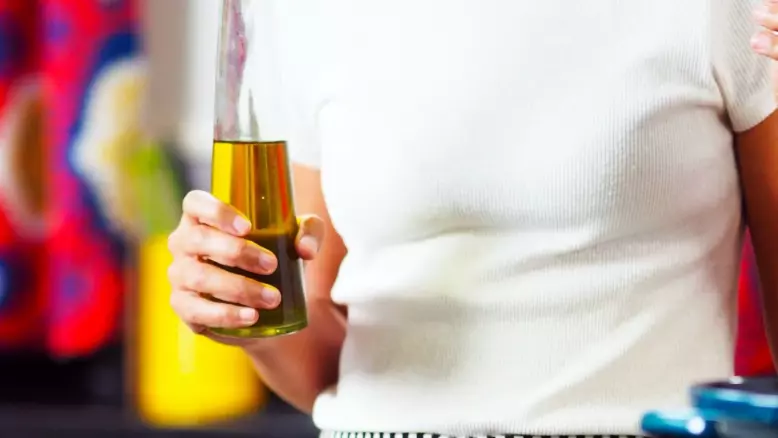 4 tips for navigating your way through the aisle of cooking oils